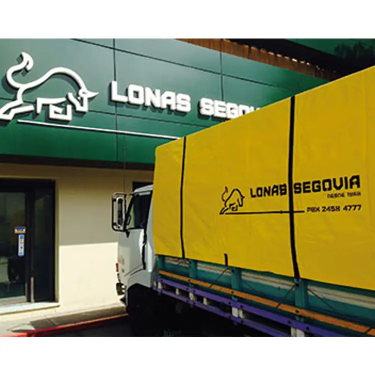 Lonas Segovia — camión con lona en su planta